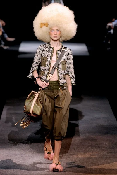 Look 19